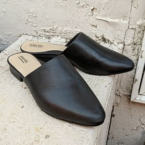Earth Uptown Uma Black Leather Mules